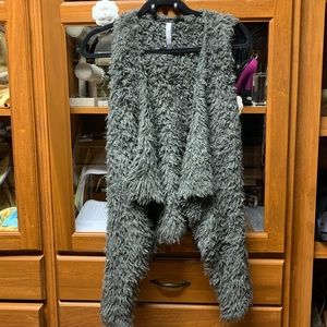 Fuzzy Vest 🖤